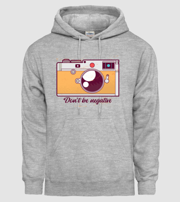 'Don''t be negative - tricou cu fotografie' model gri pe tricou