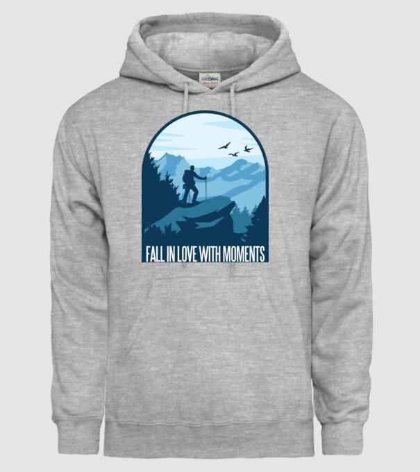 Fall in love with moments model gri pe tricou