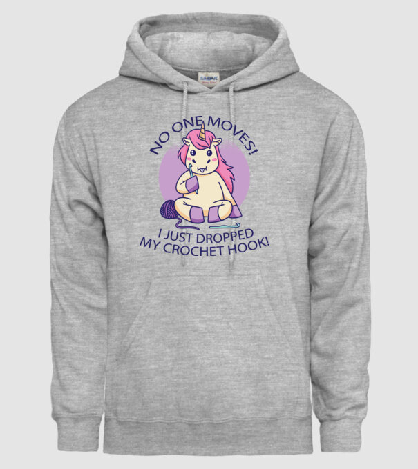 Nu mișcă nimeni, mi-a căzut acul de tricotat - Unicorn model gri pe tricou
