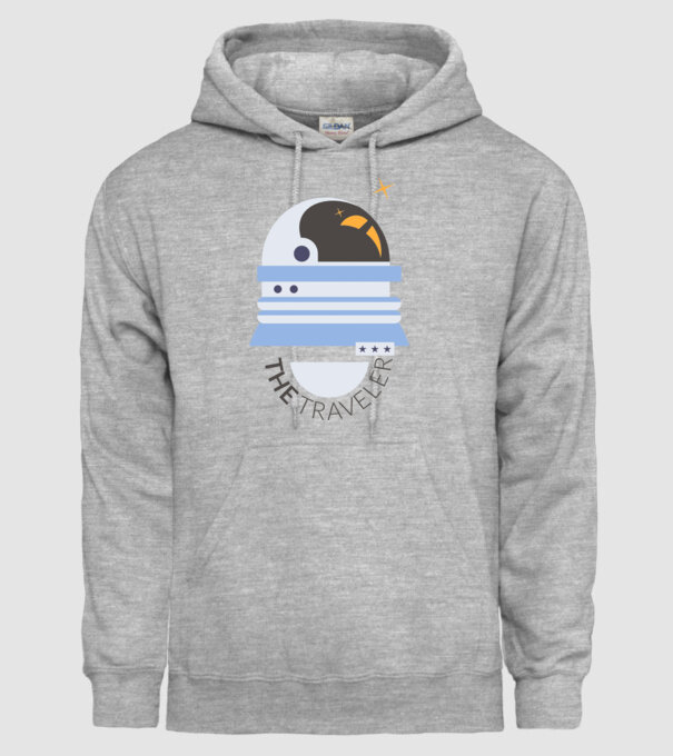 The Traveler model gri pe tricou