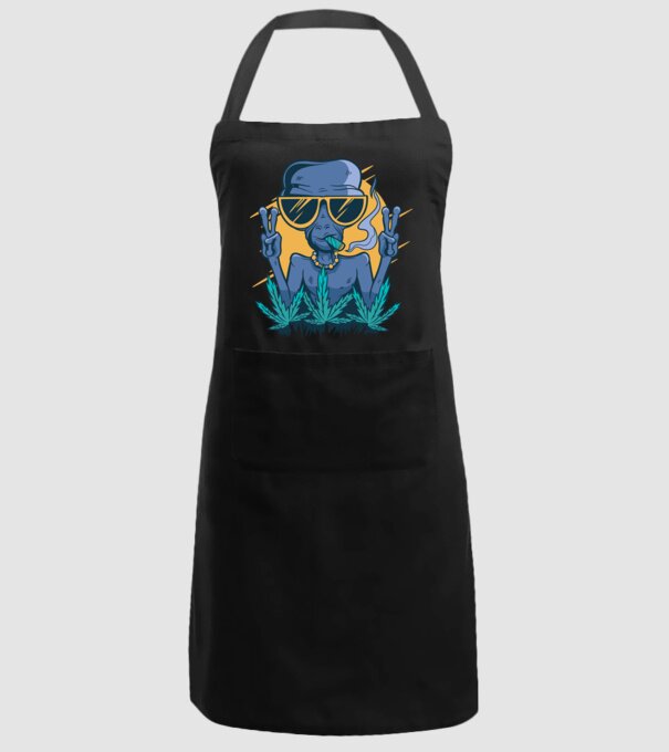 Alien drogat model negru pe tricou