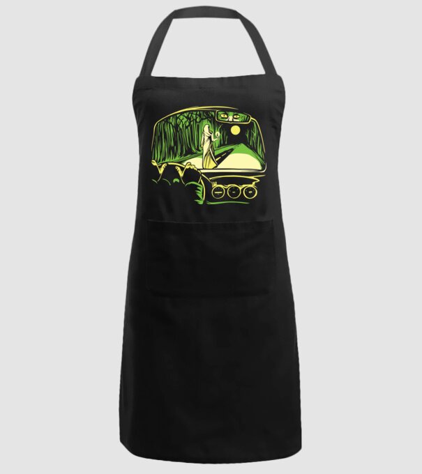 Femeie sperietoare pe drum model negru pe tricou