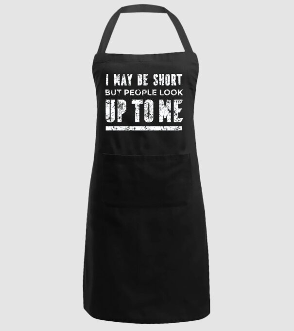 Poate că sunt scund, dar totuși oamenii se uită în sus la mine model negru pe tricou