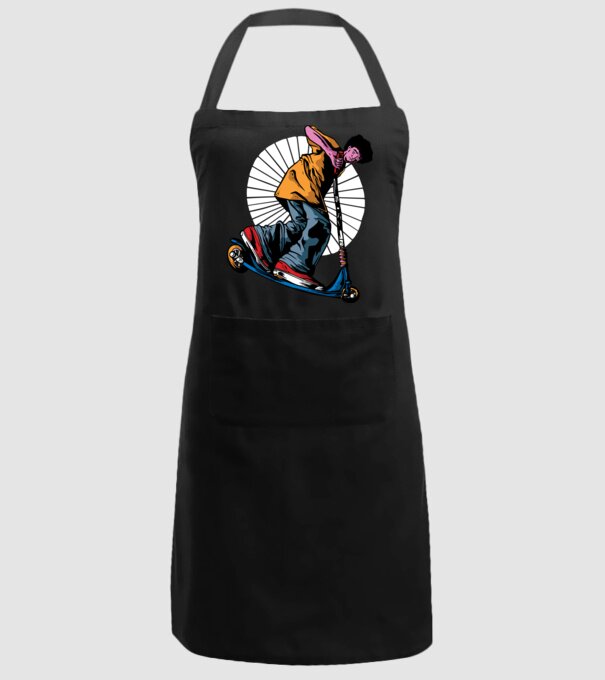 Copil cu trotinetă model negru pe tricou