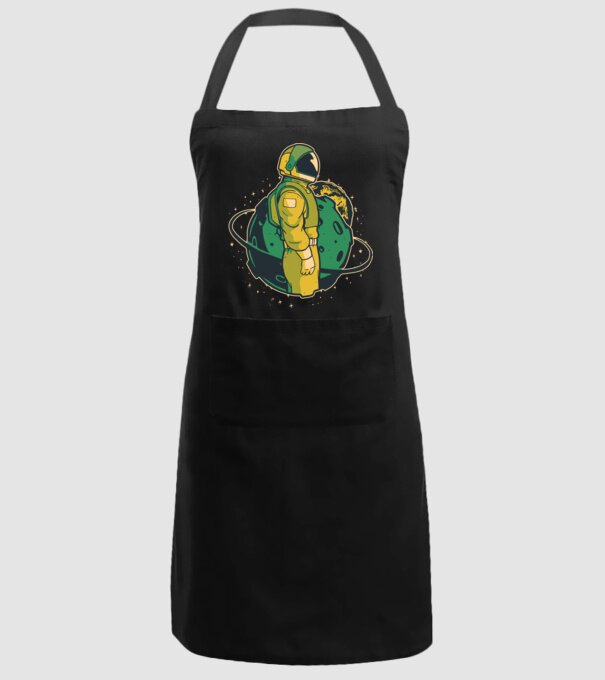 Astronaut model negru pe tricou