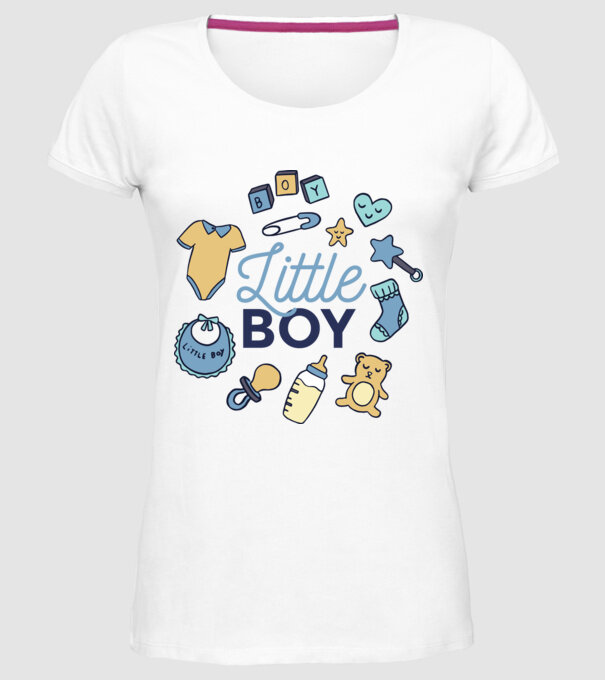 Băiețel model alb pe tricou