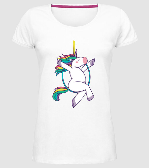 Unicorn pe cerc model alb pe tricou