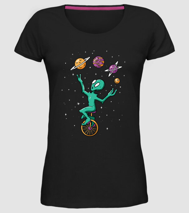 Jongler Alien model negru pe tricou