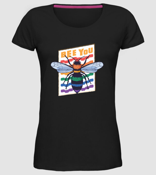 Bee You Pride model negru pe tricou