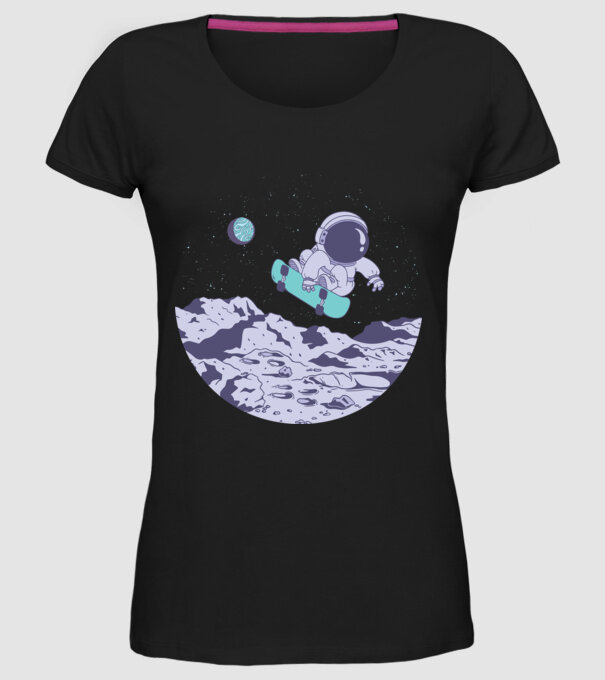 Astronaut Skateboarder model negru pe tricou