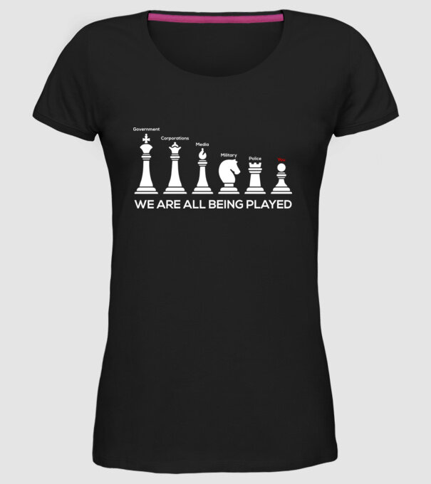 We are all being played model negru pe tricou