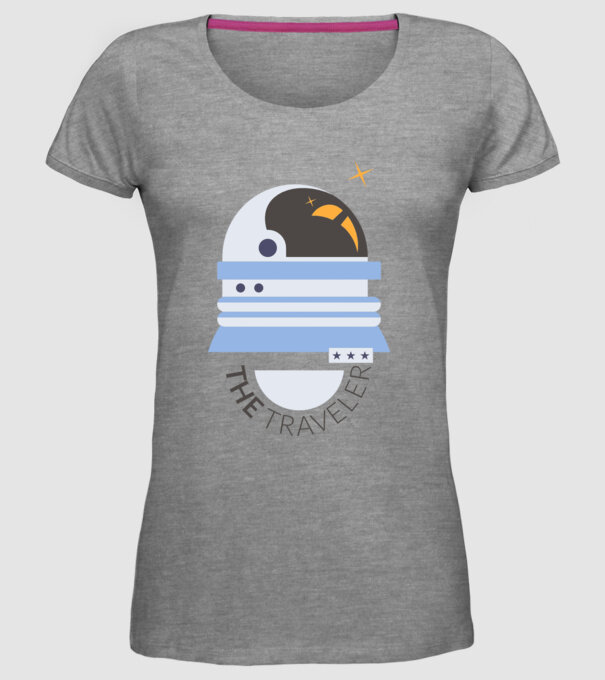 The Traveler model gri pe tricou