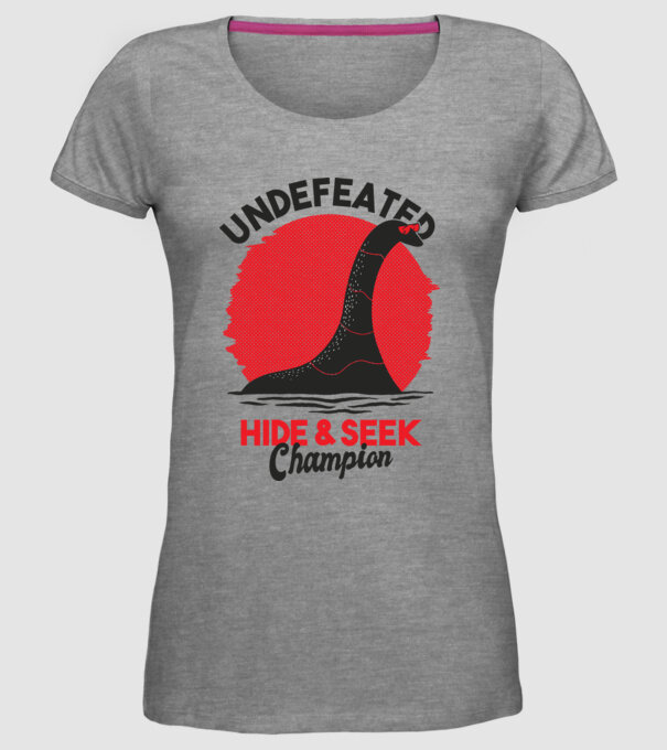 Undefeated Hide & Seek Champion model gri pe tricou