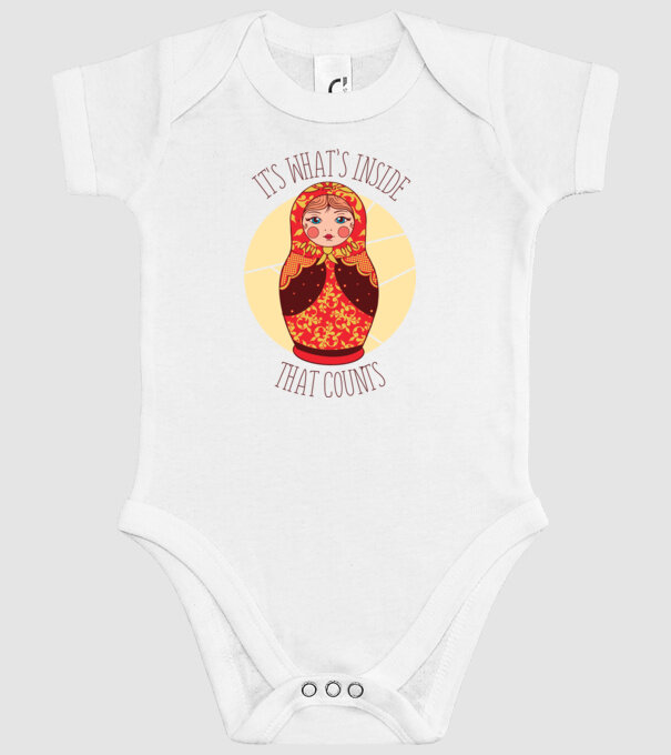 Interiorul contează - păpușă Mamushka model alb pe tricou