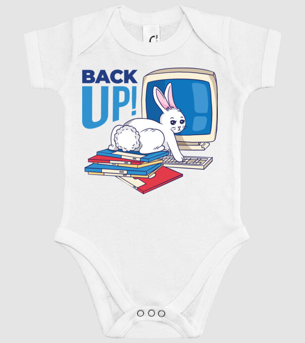 Back up bunny model alb pe tricou