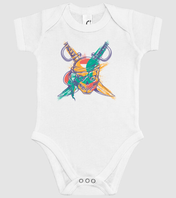 Craniu de pirat model alb pe tricou