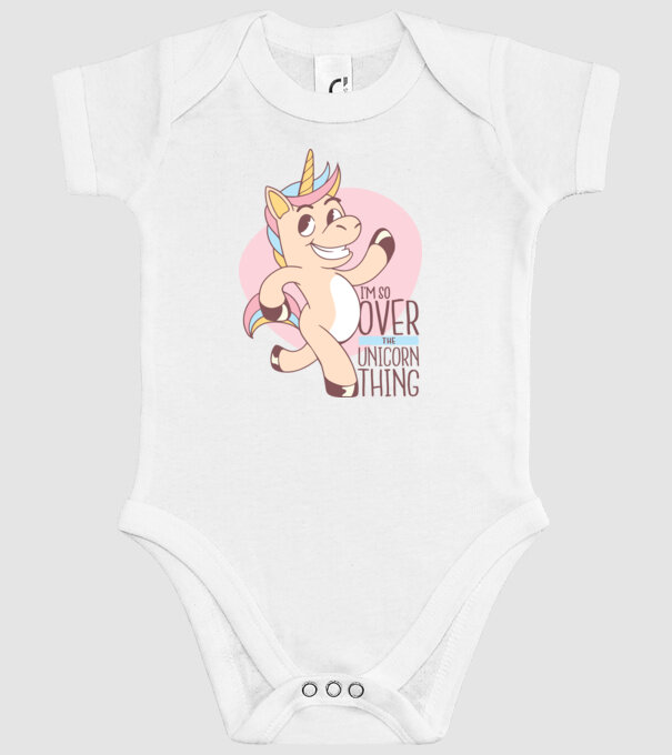 Am trecut de mult peste perioada de Unicorn model alb pe tricou