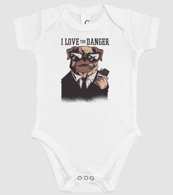 Iubesc pericolul Tricou cu mops model alb pe tricou