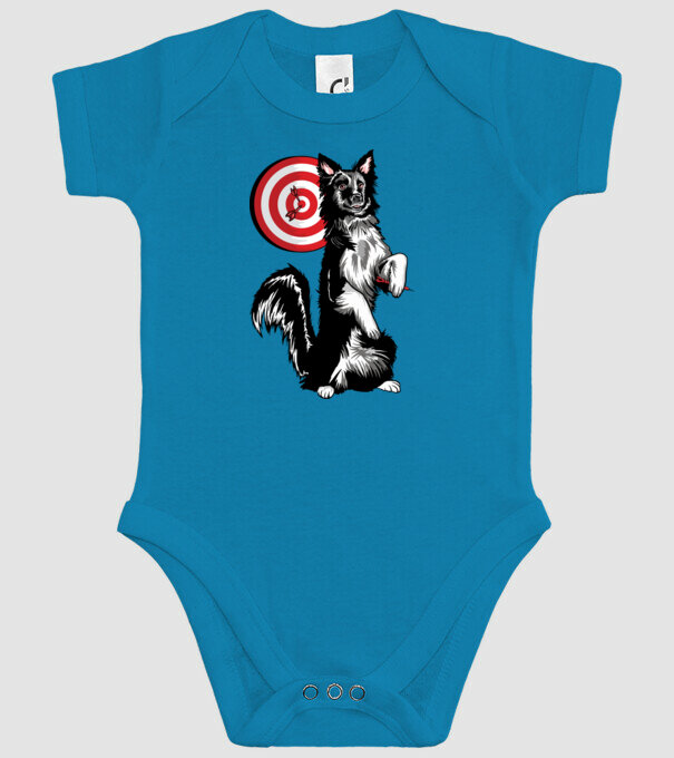 Câine cu Darts model turcoaz pe tricou