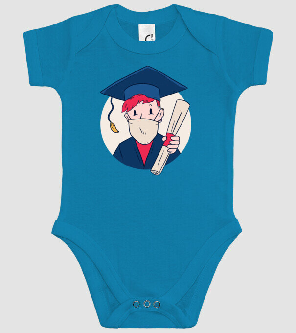  model turcoaz pe tricou
