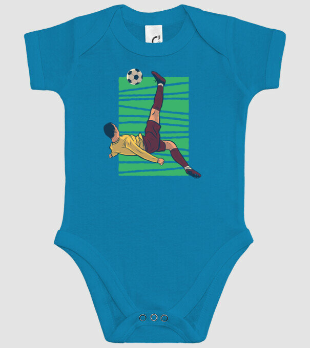 Fotbalist foarfecă model turcoaz pe tricou