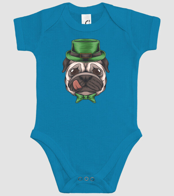 Mops Sfântul Patrick model turcoaz pe tricou