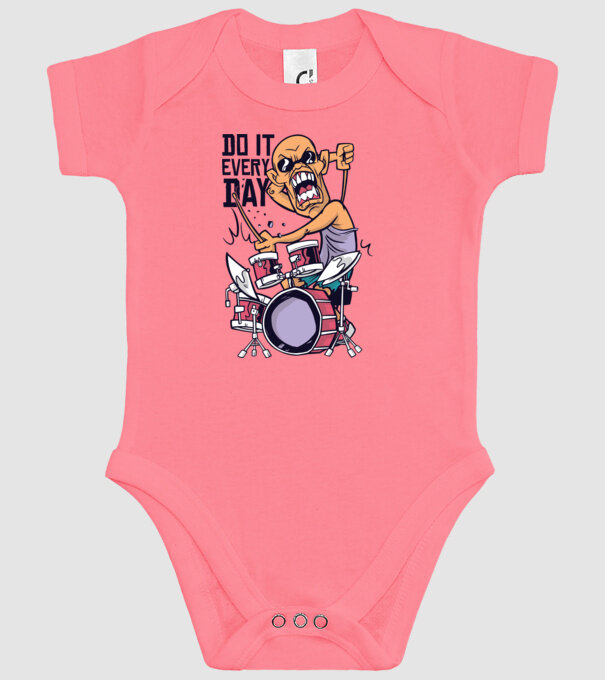 Bate tobele în fiecare zi model roz pe tricou