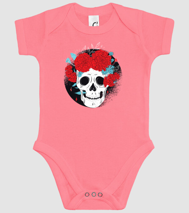 Craniu cu flori model roz pe tricou
