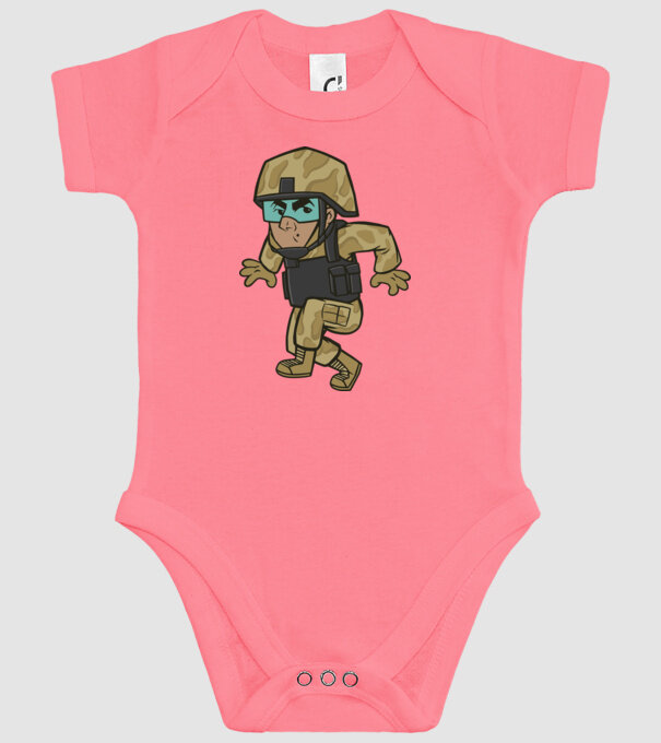 Soldat strecurându-se model roz pe tricou