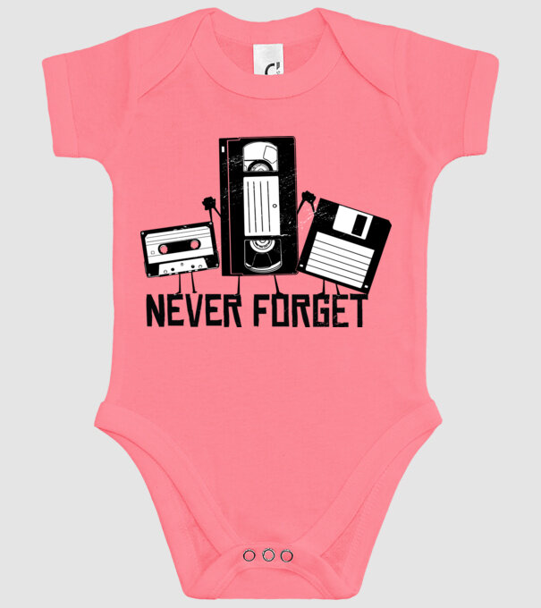 Never Forget model roz pe tricou