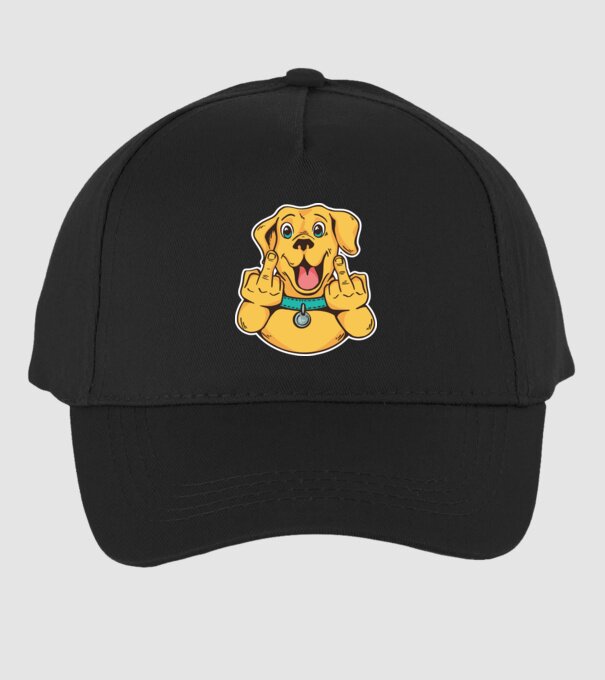 Golden Retriever arată degetul model negru pe tricou