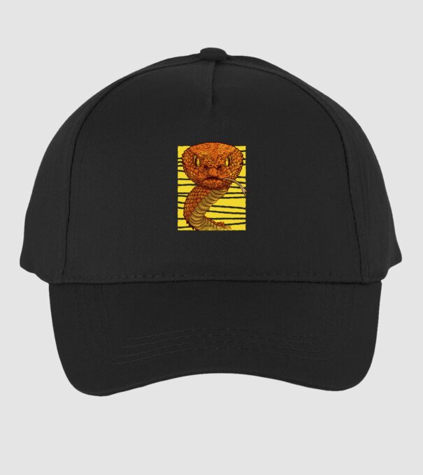 Cap de șarpe model negru pe tricou
