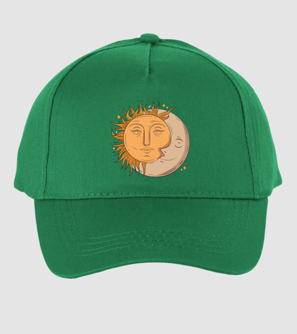 Luna și Soarele model verde pe tricou
