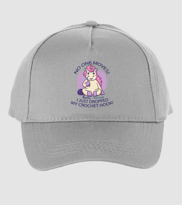 Nu mișcă nimeni, mi-a căzut acul de tricotat - Unicorn model gri pe tricou