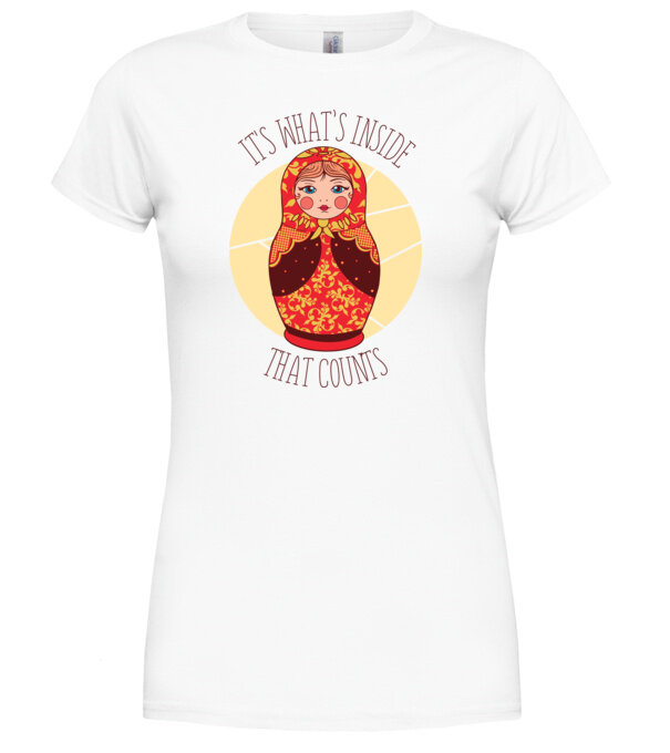  model  pe tricou