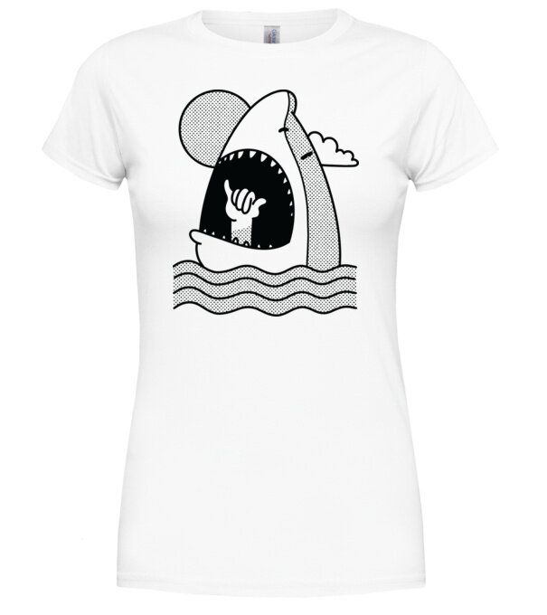  model  pe tricou