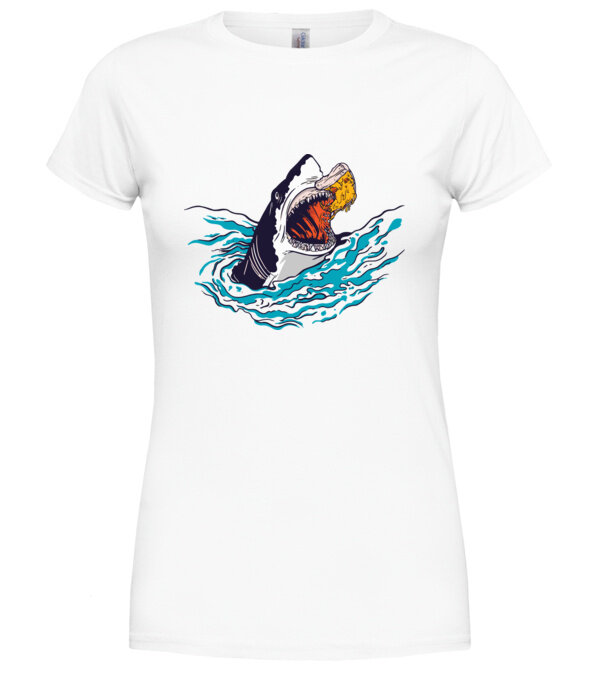  model  pe tricou