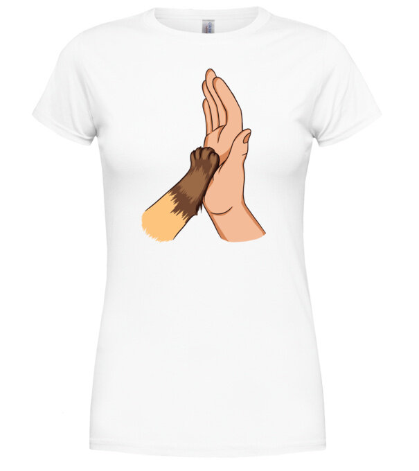  model  pe tricou