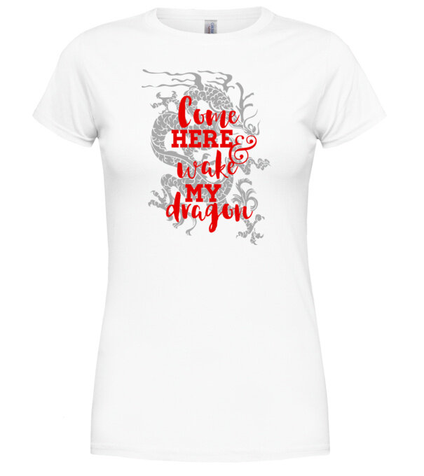  model  pe tricou