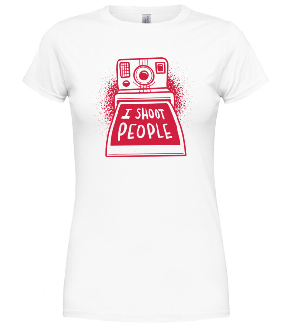  model  pe tricou