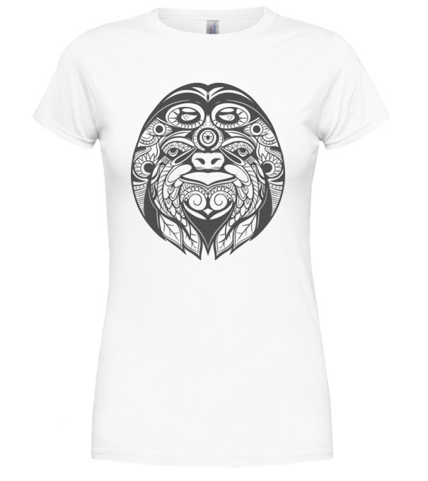  model  pe tricou