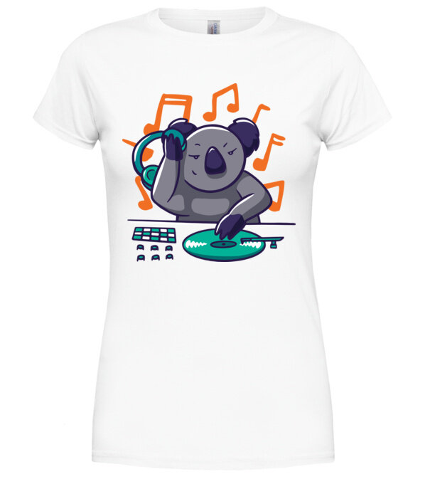  model  pe tricou