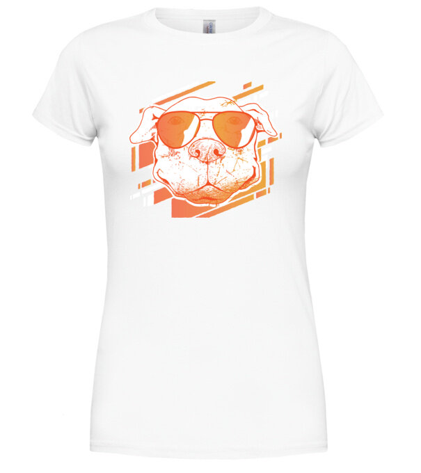  model  pe tricou