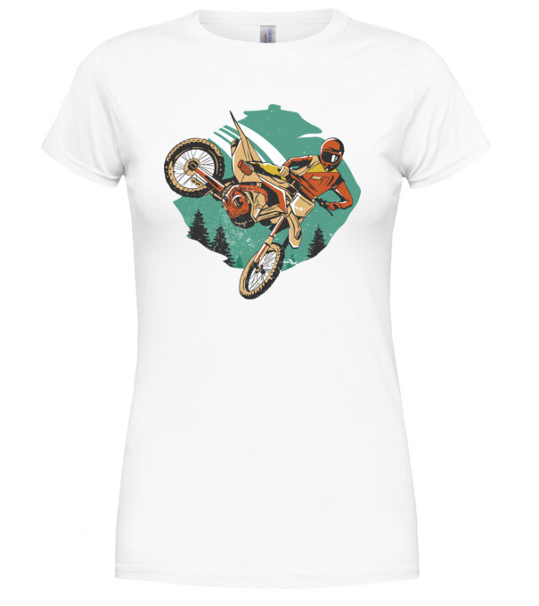  model  pe tricou