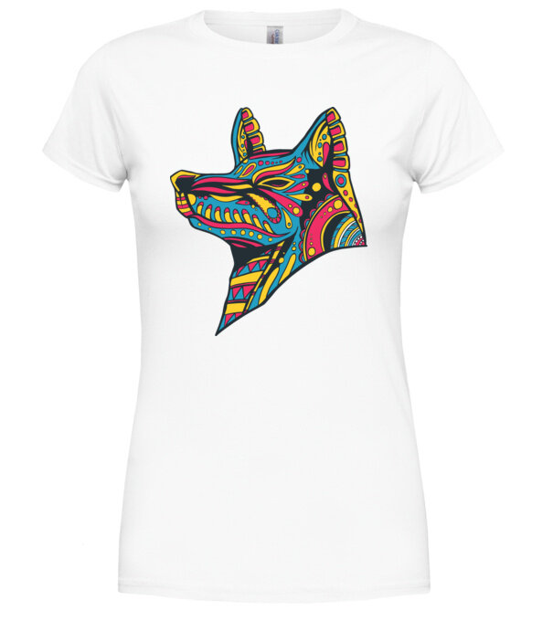  model  pe tricou