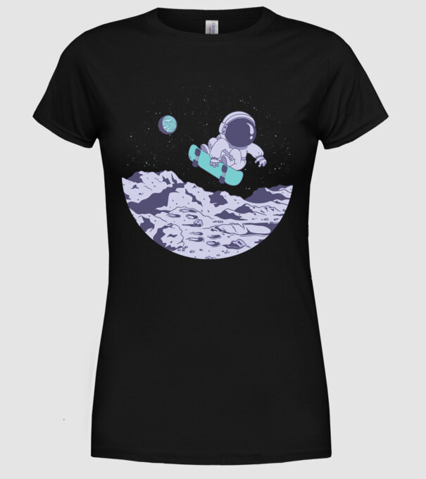 Astronaut Skateboarder model negru pe tricou