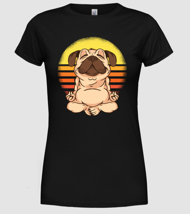 Mops Yoga tricou model negru pe tricou