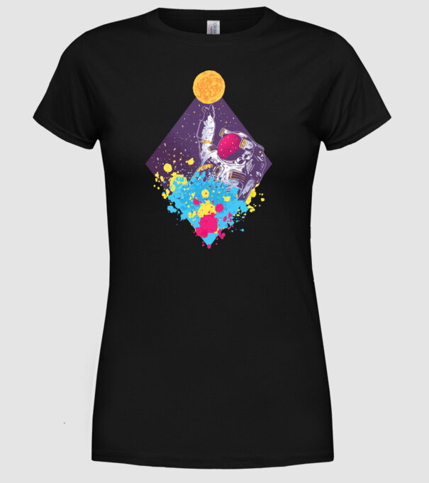 Astronaut model negru pe tricou