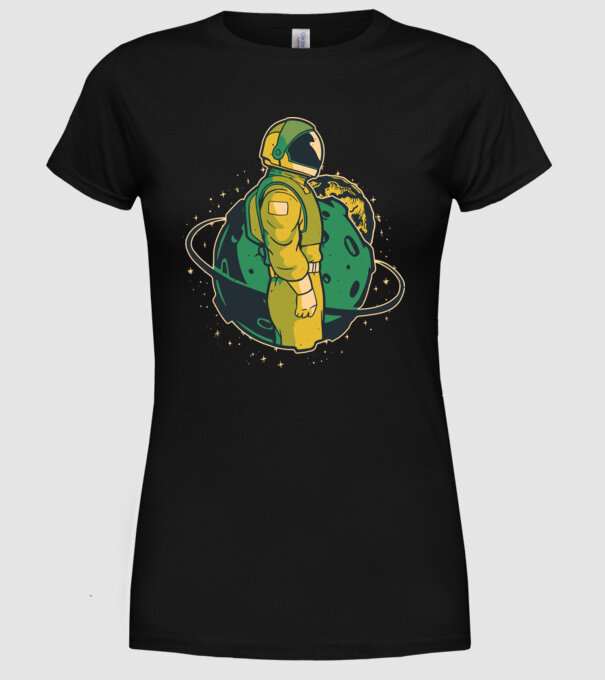 Astronaut model negru pe tricou