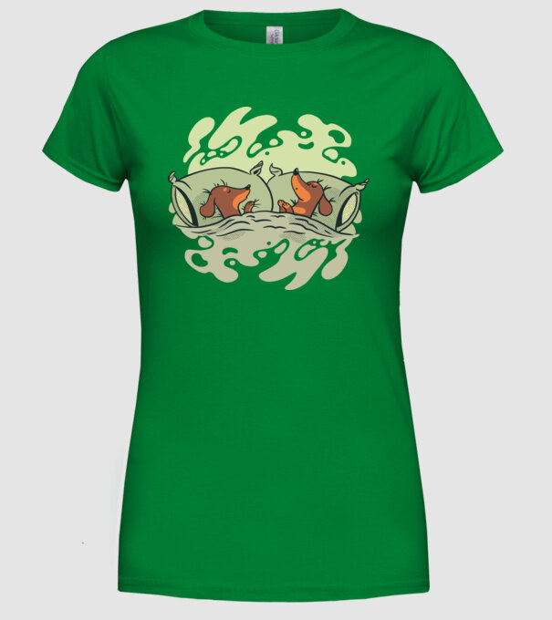 Teckeli dormind model verde pe tricou